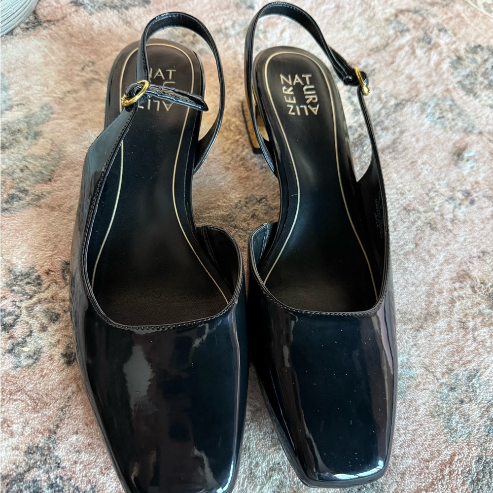 Naturalizer Jayla Black and Gold Women's size 11 Slingbacks - Picture 2 of 5